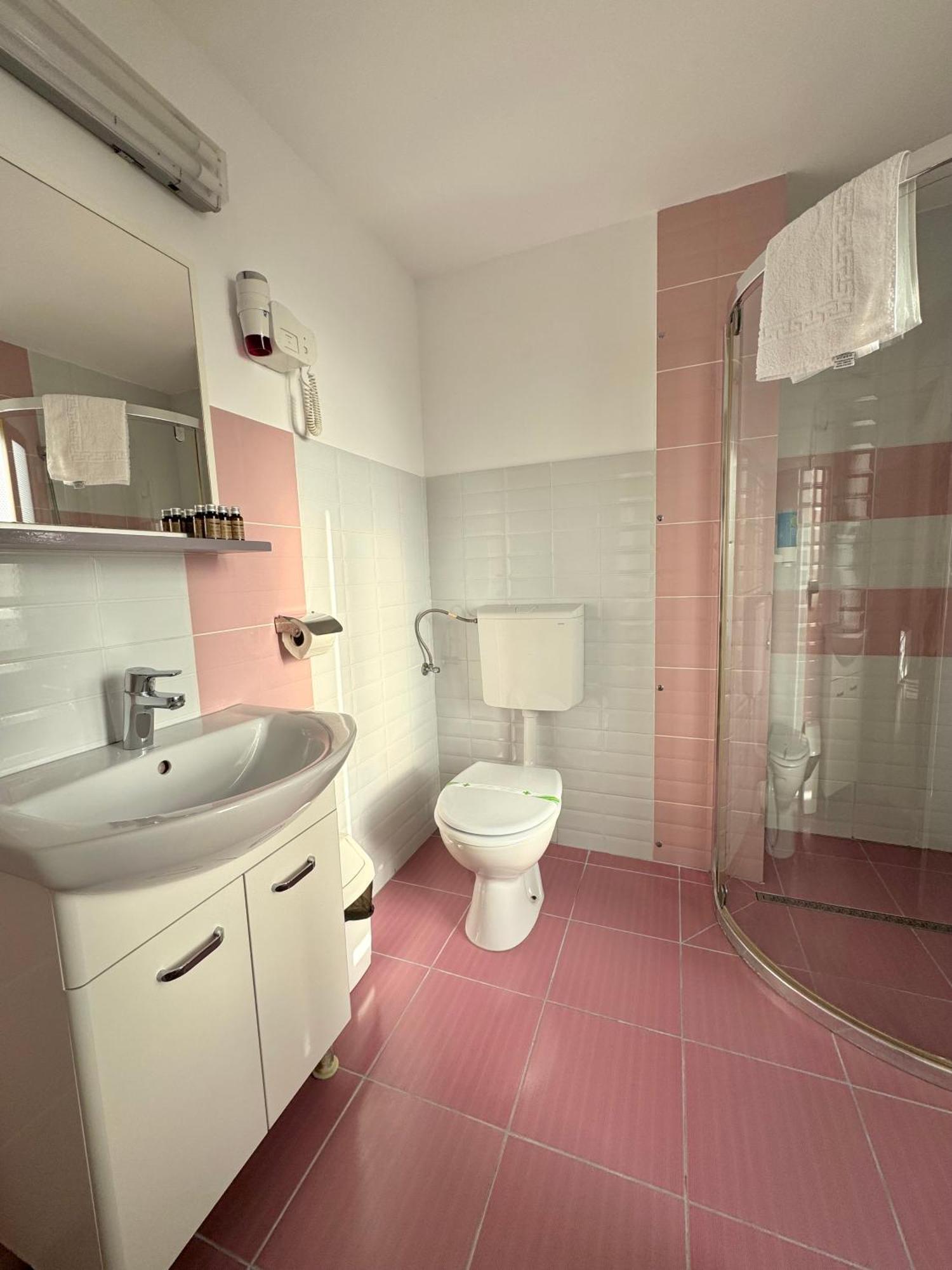 H By Hambar Apartment Вама Веке Екстериор снимка