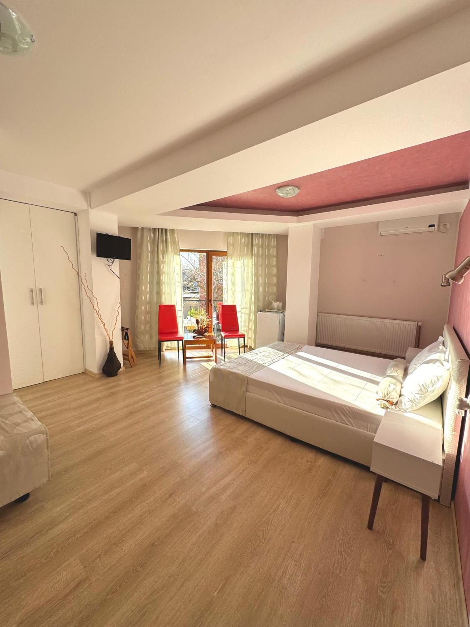 H By Hambar Apartment Вама Веке Екстериор снимка