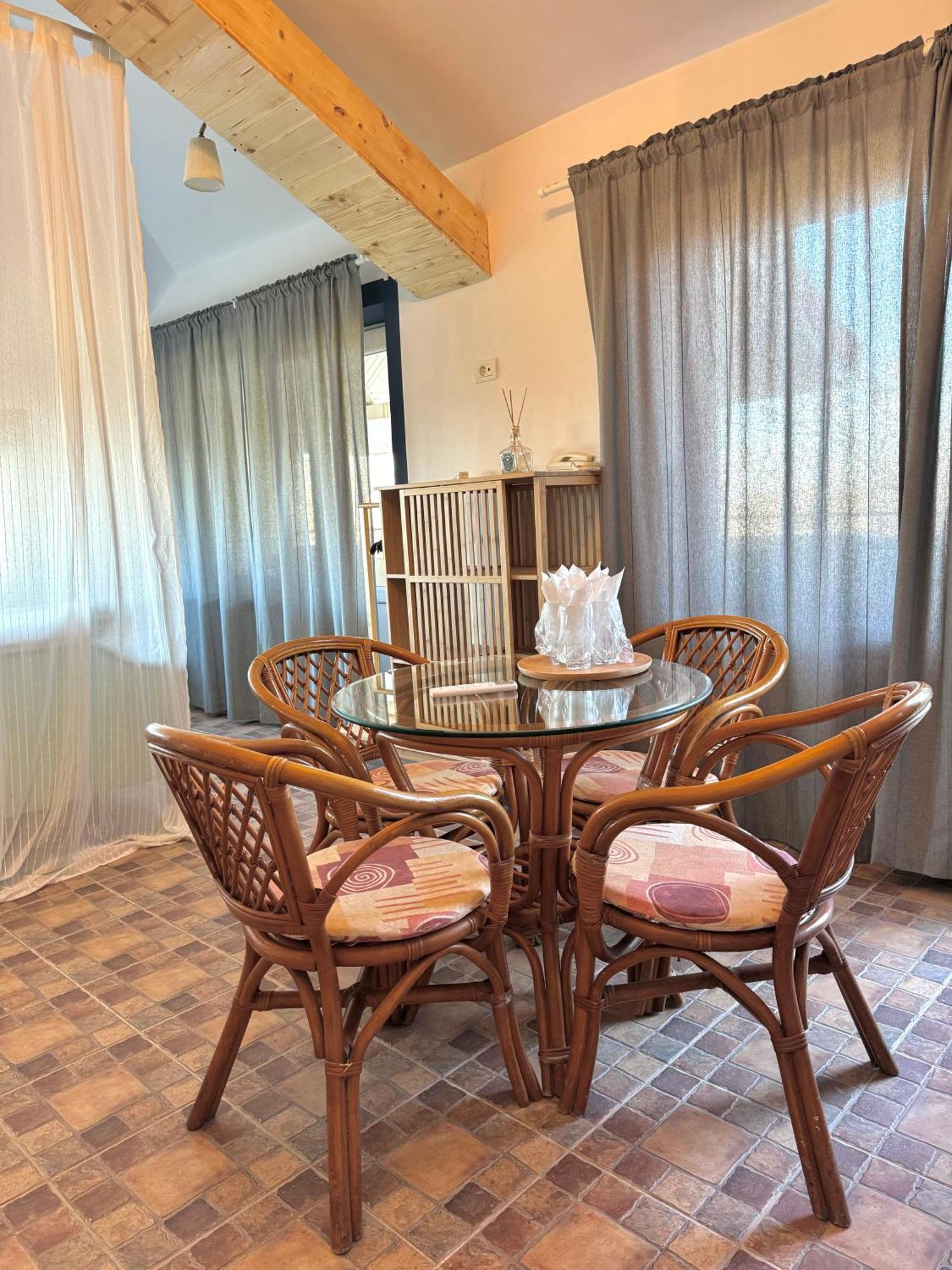 H By Hambar Apartment Вама Веке Екстериор снимка