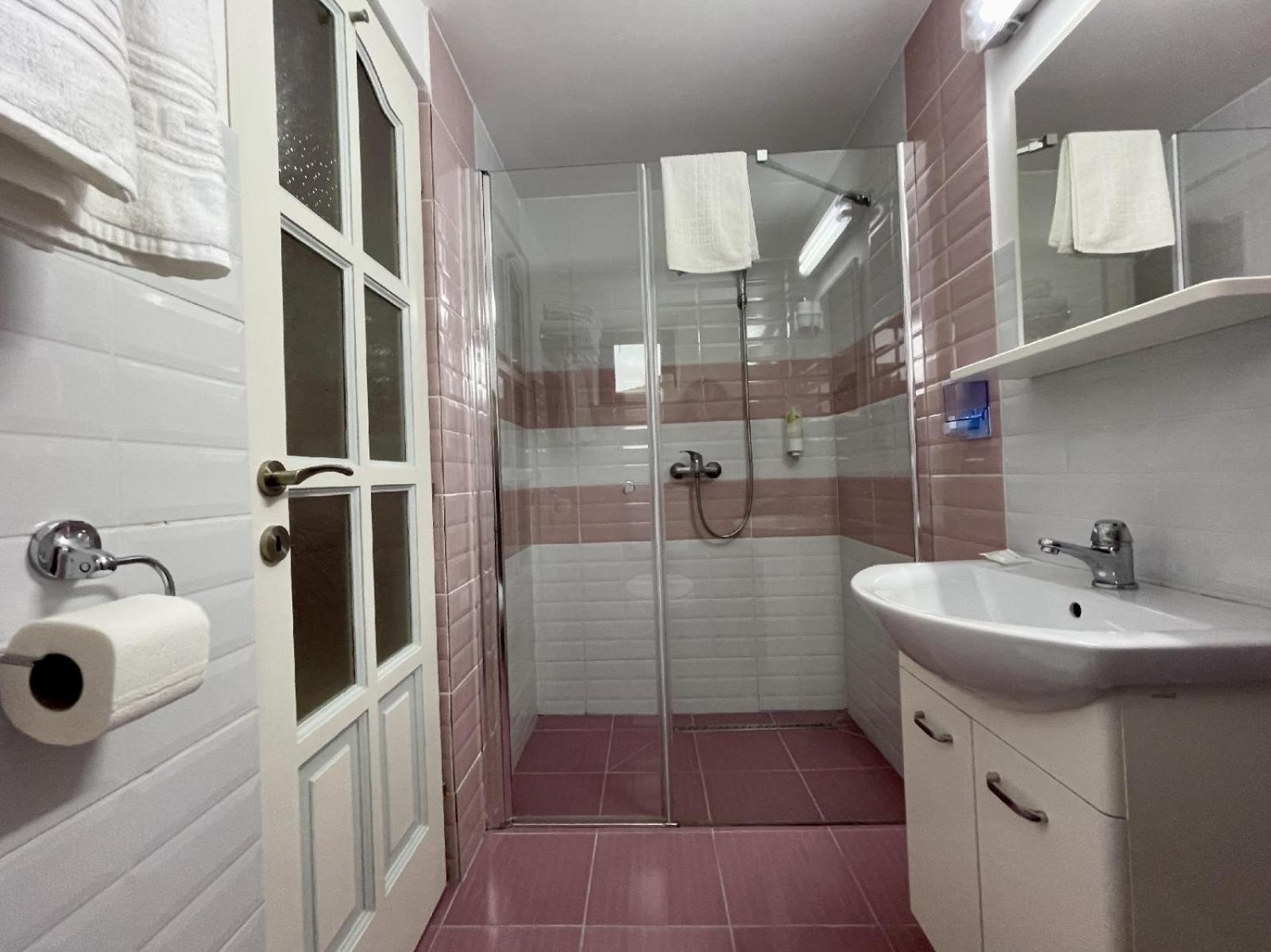 H By Hambar Apartment Вама Веке Екстериор снимка